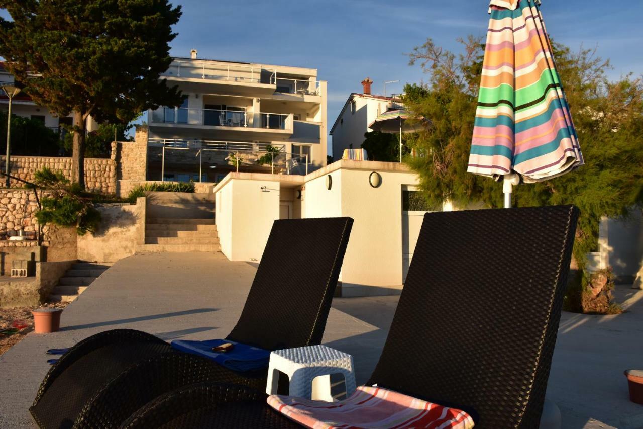 Beachfront Apartments - Villa Vita Stara Novalja Bagian luar foto